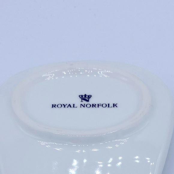 Royal Norfolk Holly And Berries Porcelain Spoon Rest Gold Trim Christmas Holiday - Picture 4 of 5